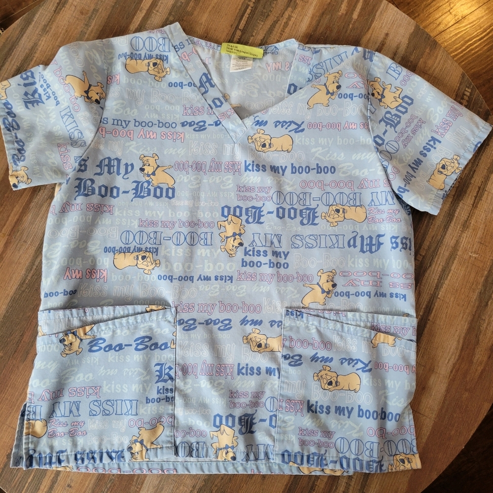 Hanna Barbera Kiss My Boo Boo BEAR Scrub Top Womens Small Medical Blue V Neck